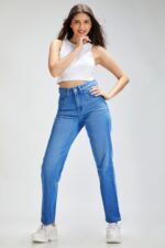 High-Waist Jeans